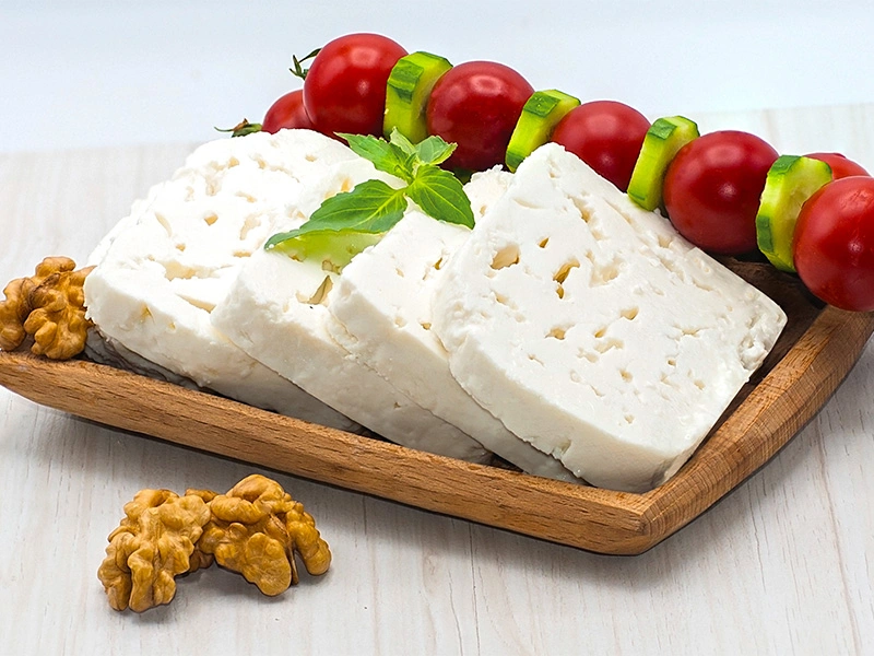 پنیر لیقوان تبریز از بهترین سوغات تبریز