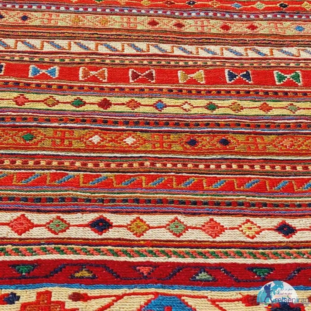 ورنی بافی تبریز معروفترین سوغات تبریز