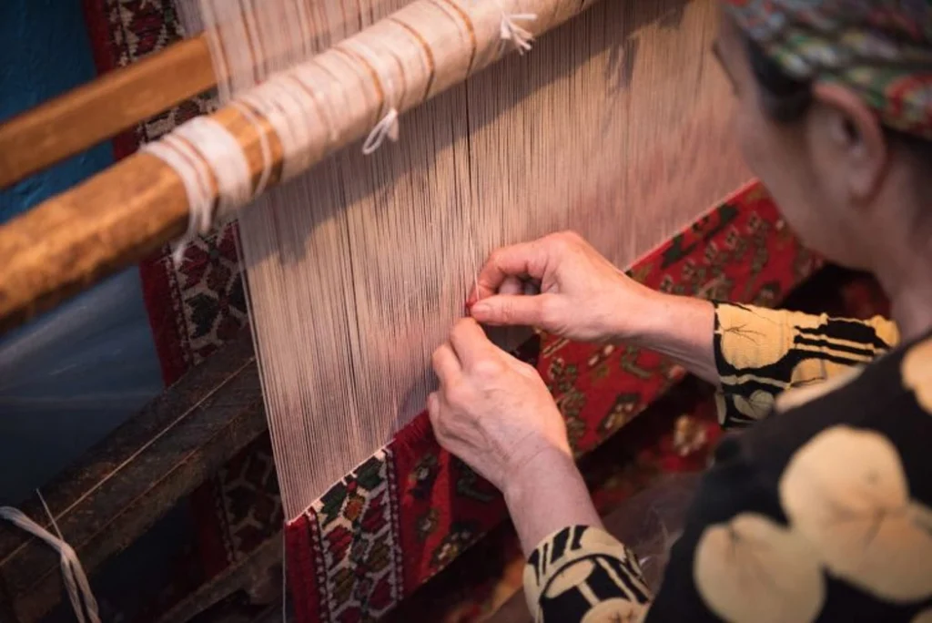 گلیمبافی از جمله هنرهای اصیل و کهن در آذربایجان شرقی