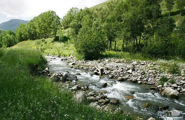 چشمه آب گرم لیقوان یکی از بهترین چشمه آب گرم تبریز